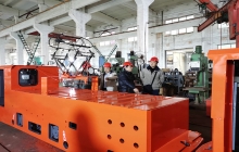陜西廣西客戶來(lái)公司洽談無(wú)人遙控鋰電變頻電機(jī)車合作事宜