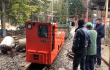 四川我廠的礦用電機(jī)車(chē)邁出國(guó)門(mén)，走向非洲。