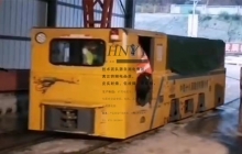 四川15噸鋰電池變頻電機(jī)車現(xiàn)場(chǎng)調(diào)試