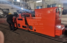 內蒙古10噸架線式電機車發(fā)往河北某礦山
