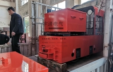 內蒙古湘潭2.5噸蓄電池防爆電機車發(fā)貨