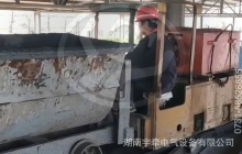 礦用防爆電機車行駛時突然搖晃是什么原因？